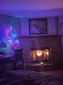 King suite ! I brought my own tree ! We decided one more night from a cabin and chose this goad we did ! So cozy and comfortable