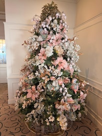 Dining room Christmas tree