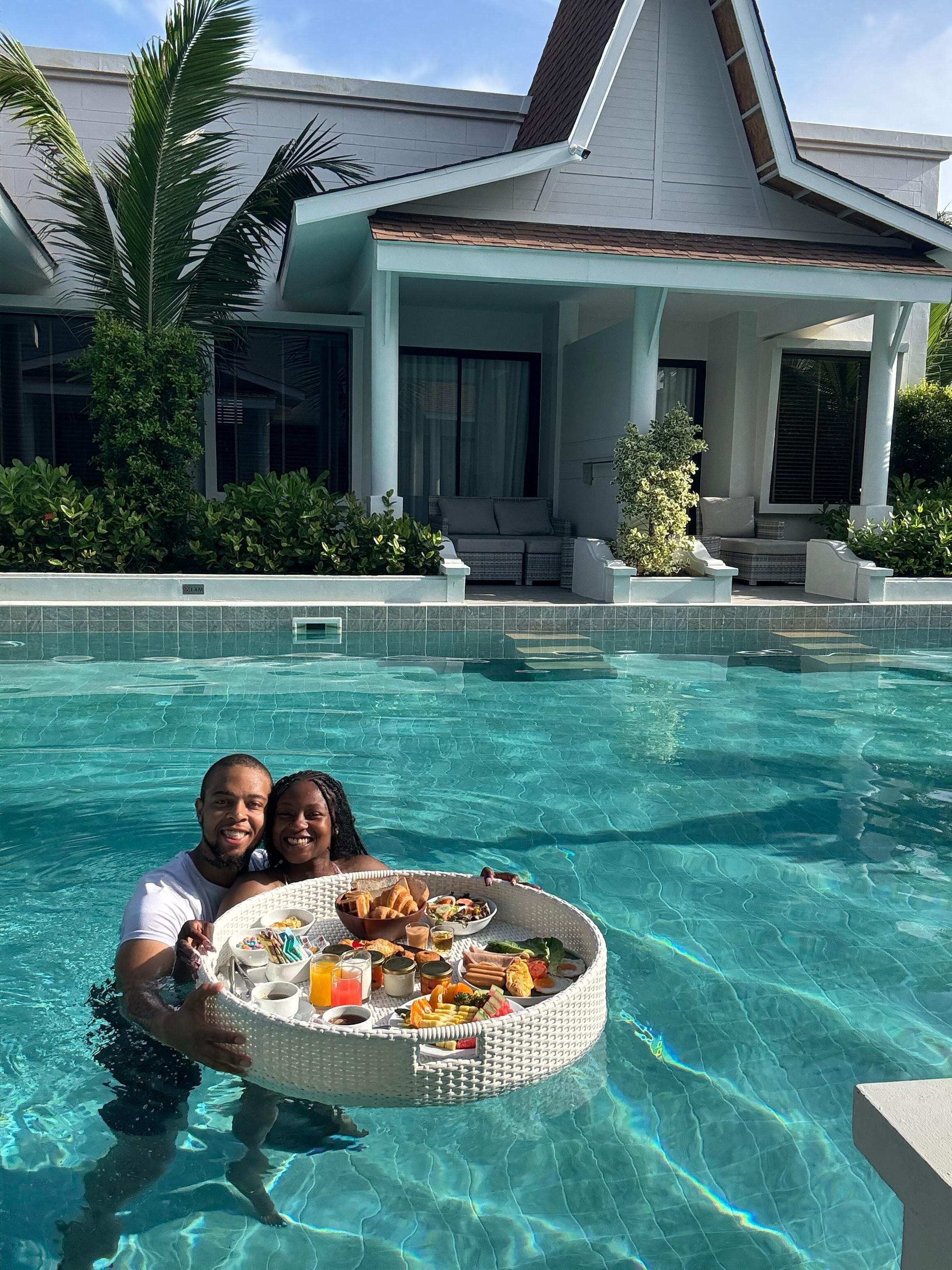 Floating breakfast was a amazing 

YT DNA_EMPIRE