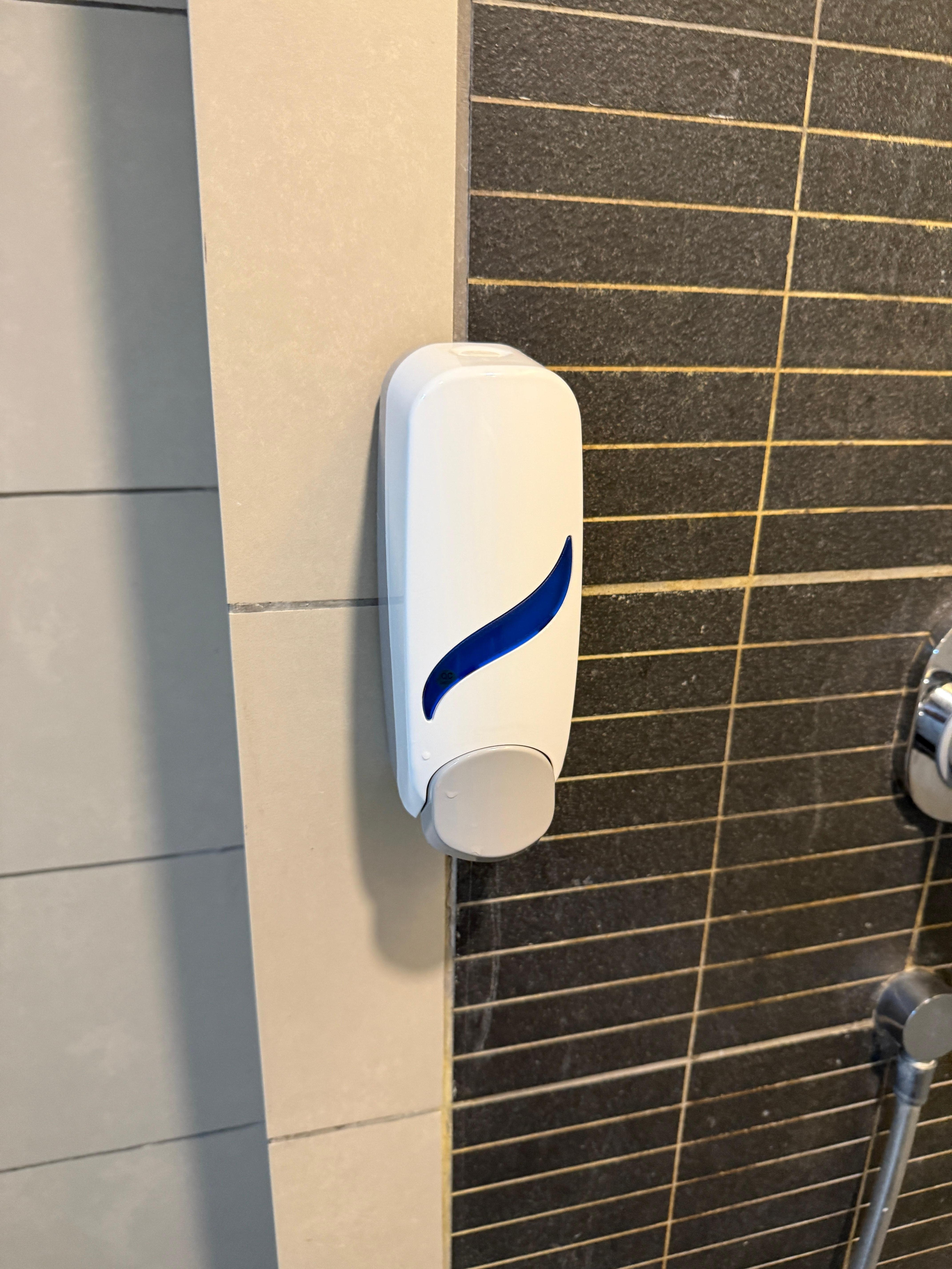 Shower gel broken/empty