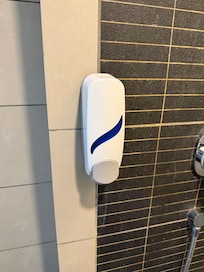 Shower gel broken/empty