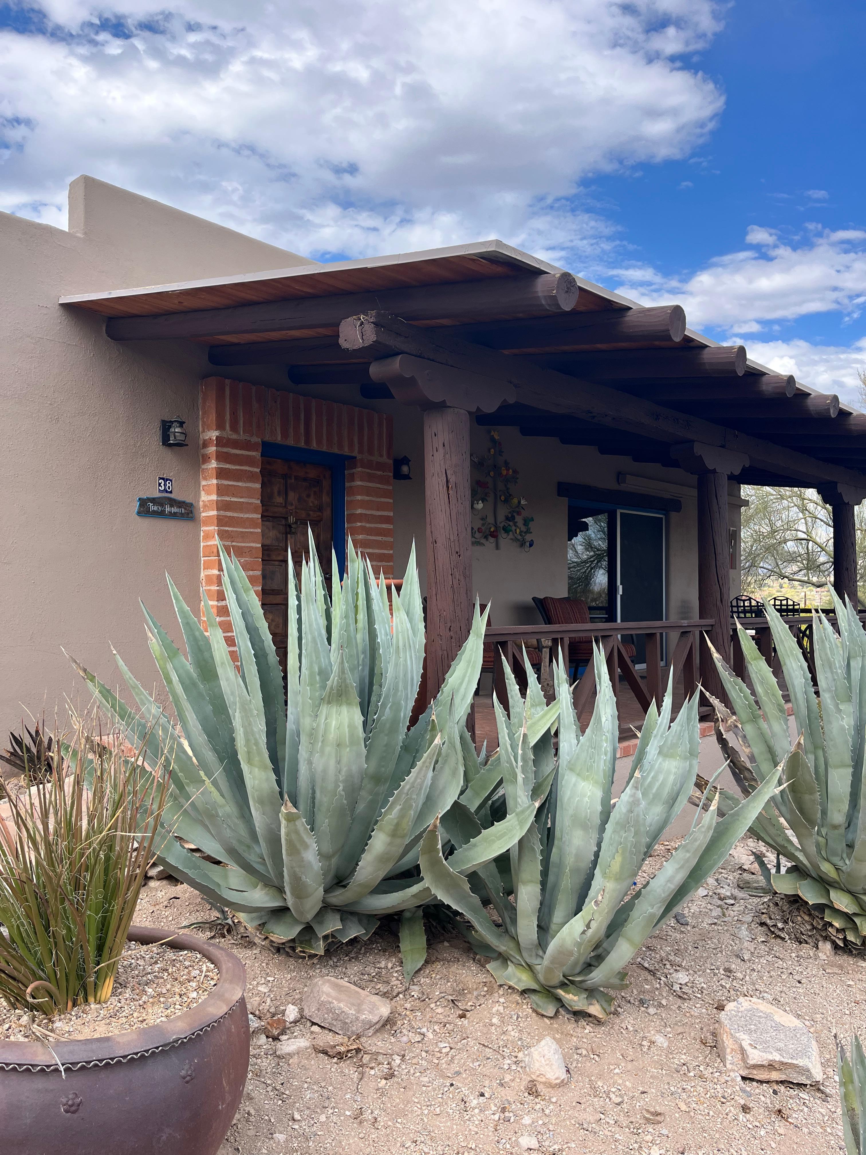 Front porch Hepburn Casita