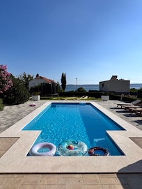 Perfect pool