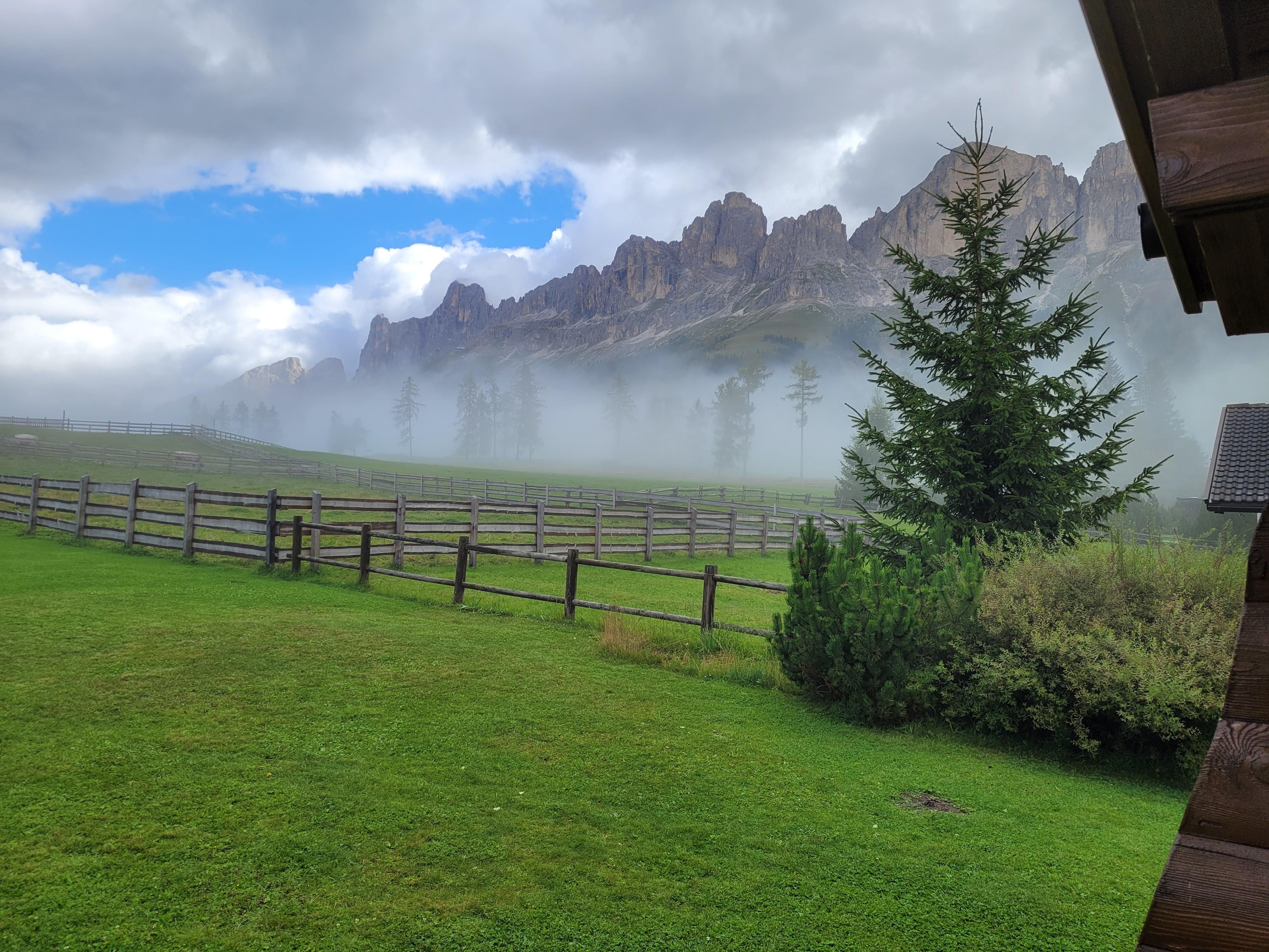 Blick hinter dem Haus