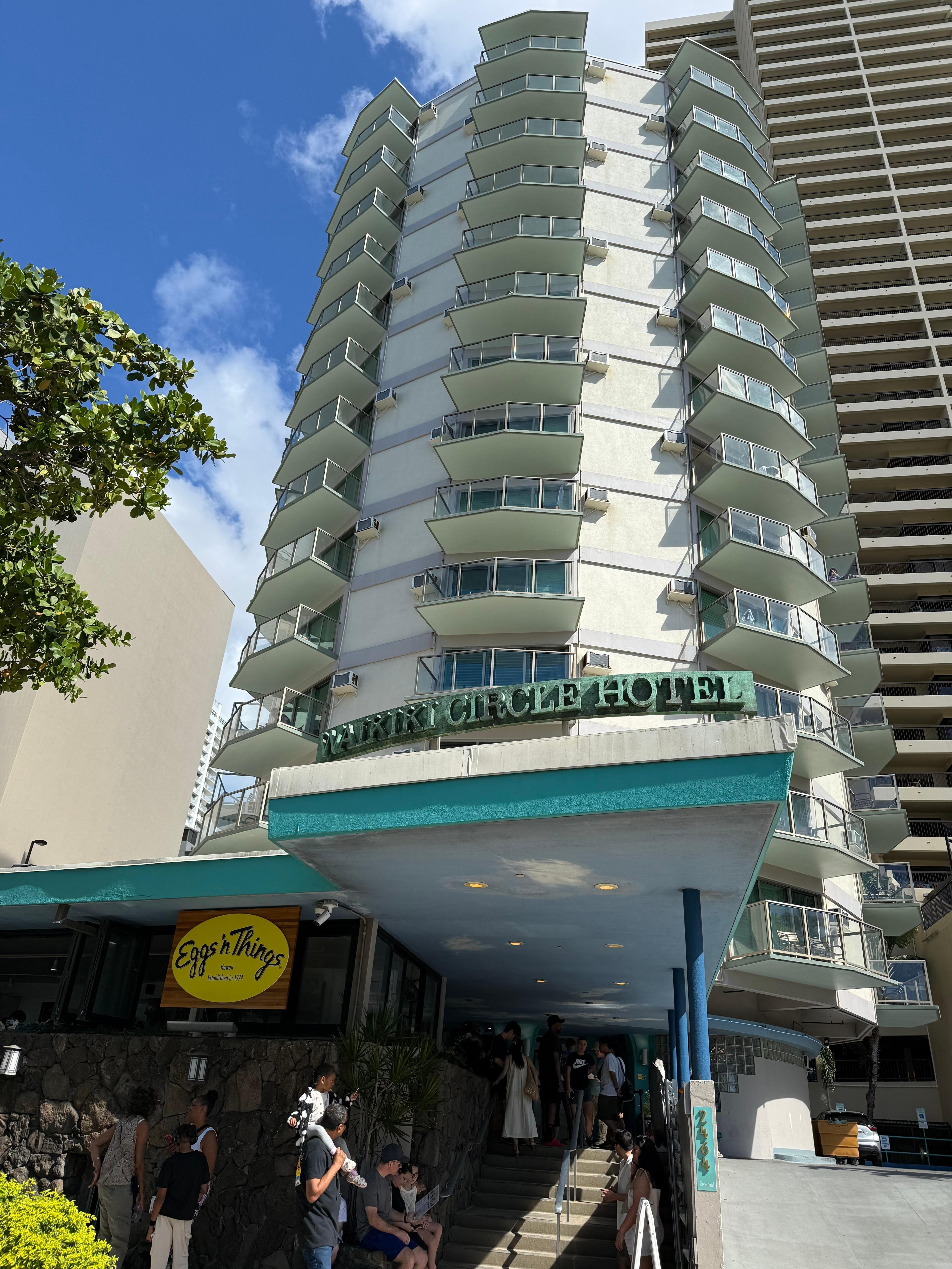 1階に有名店あり、宿泊者は割引あり！