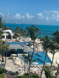 And a overview showing the different pool areas