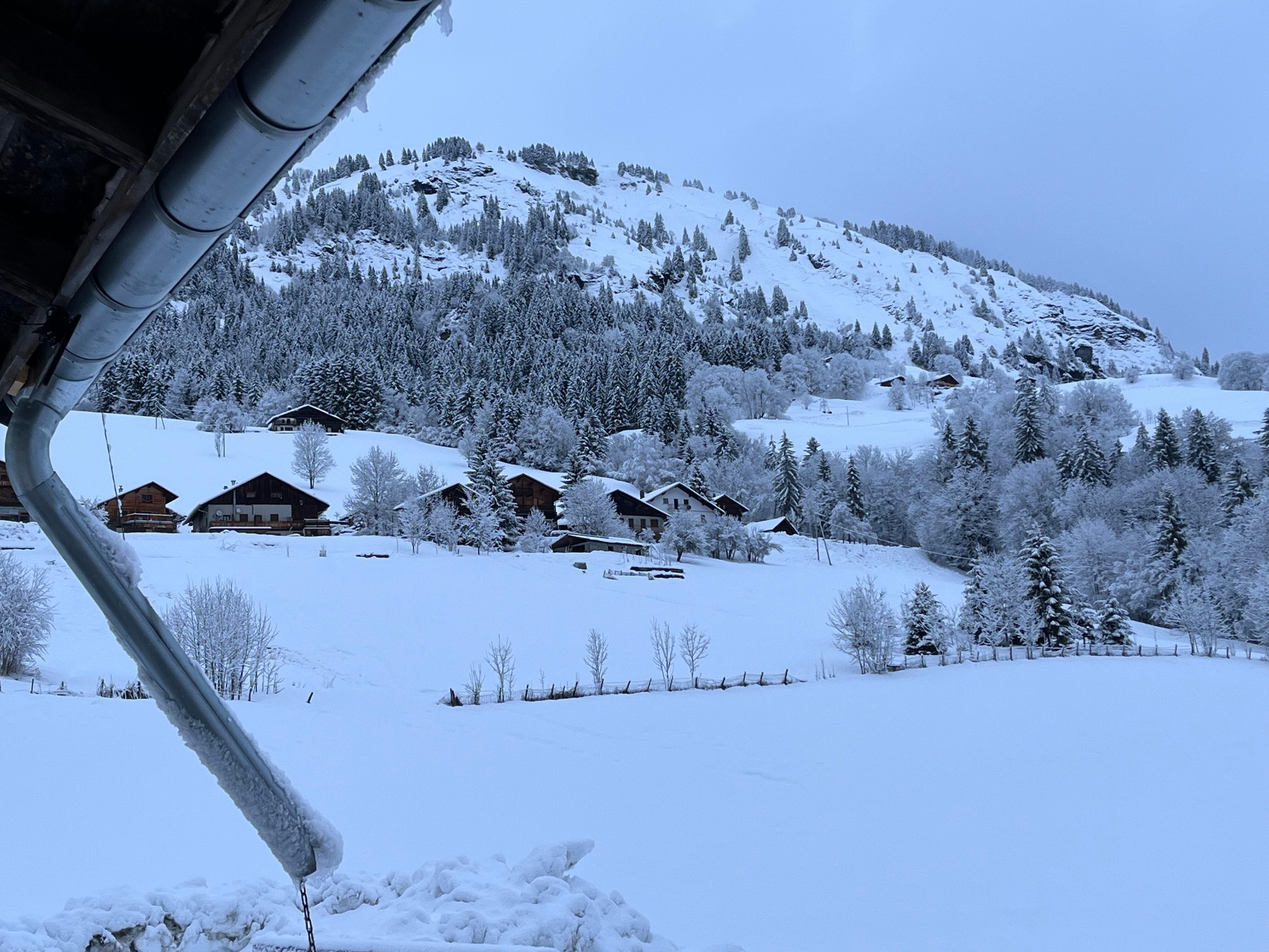 La vue du balcon traversant