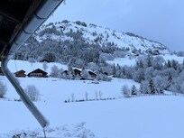 La vue du balcon traversant