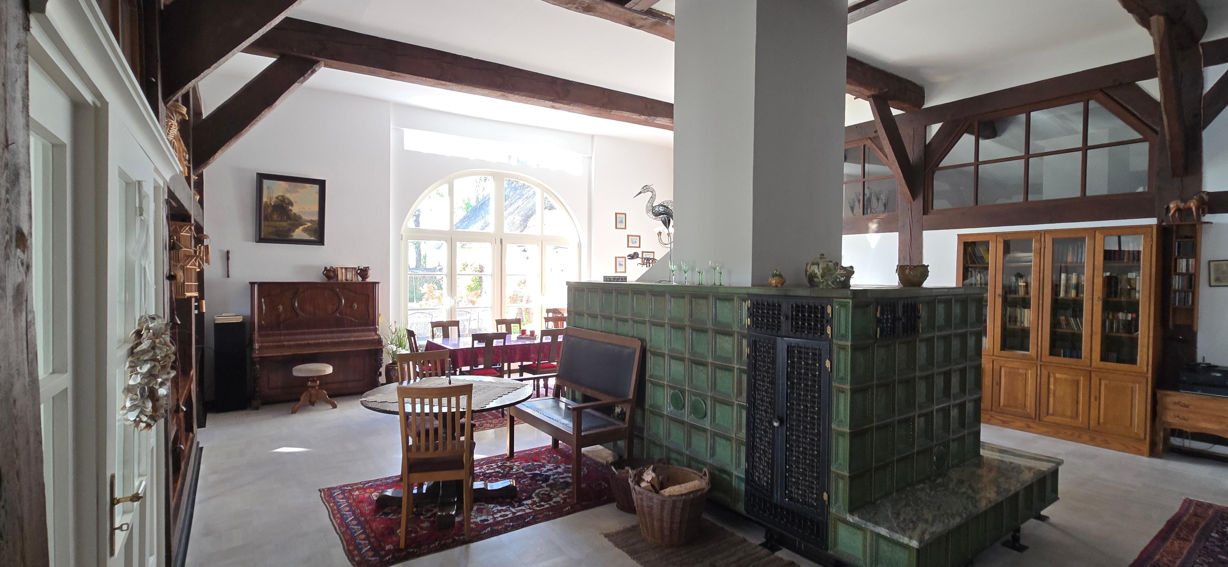 Wohnbereich mit Kamin