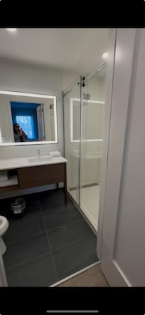 Great lighting, great water pressure and temp