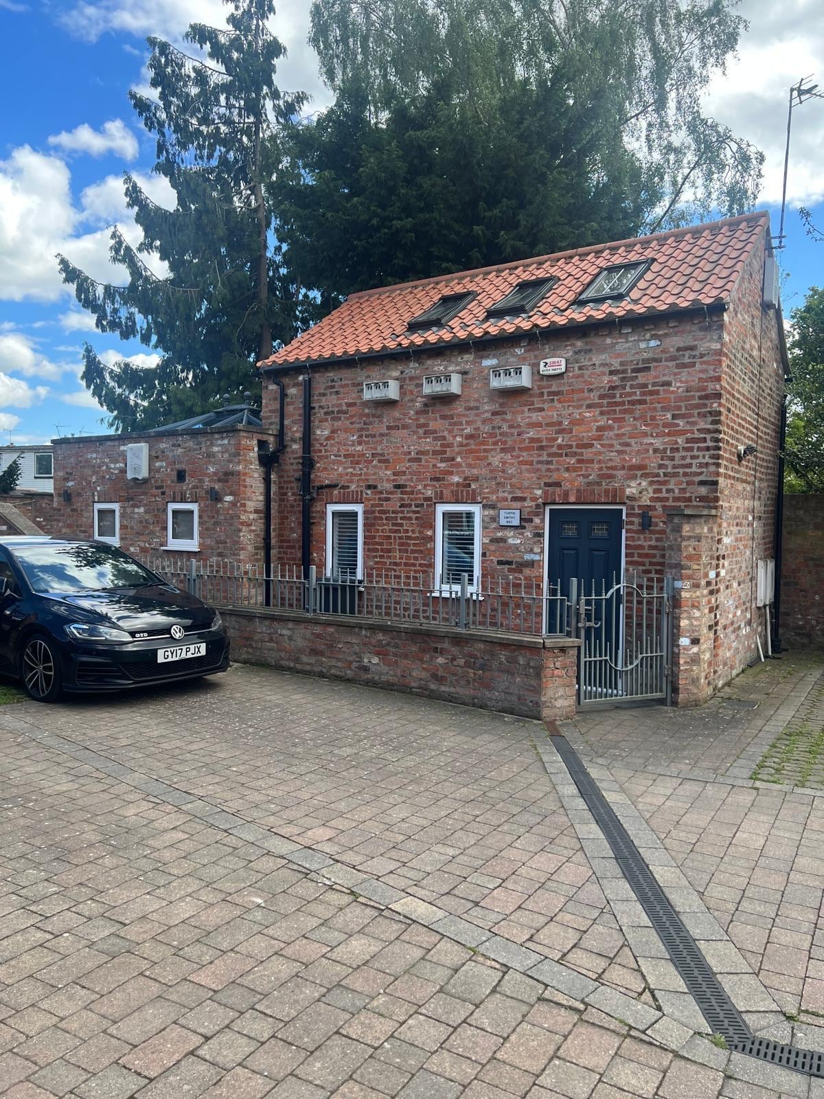 Picture perfect wee house and parking space 