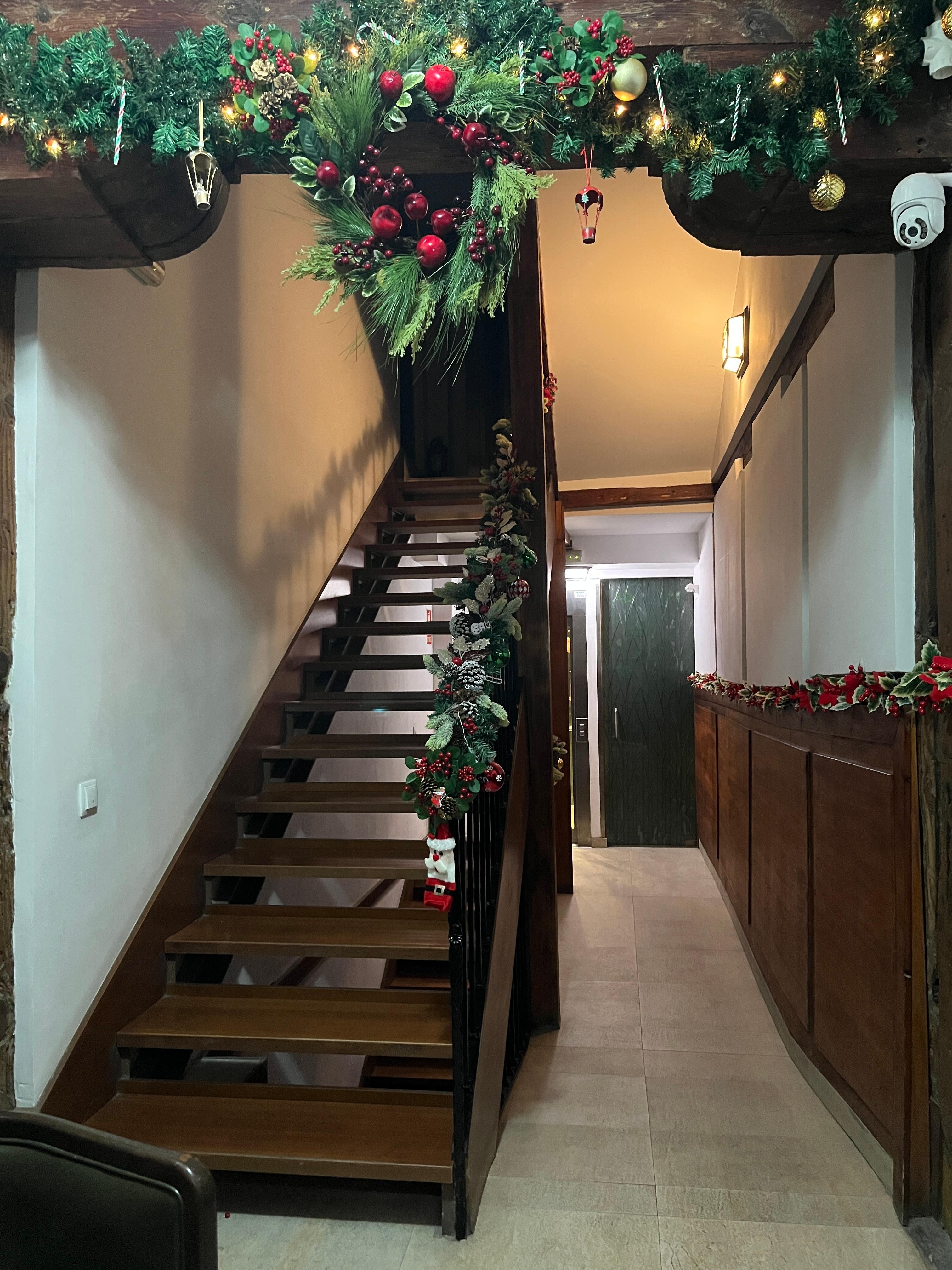 エントランスは飾り付けがされていました。