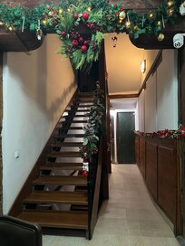 エントランスは飾り付けがされていました。