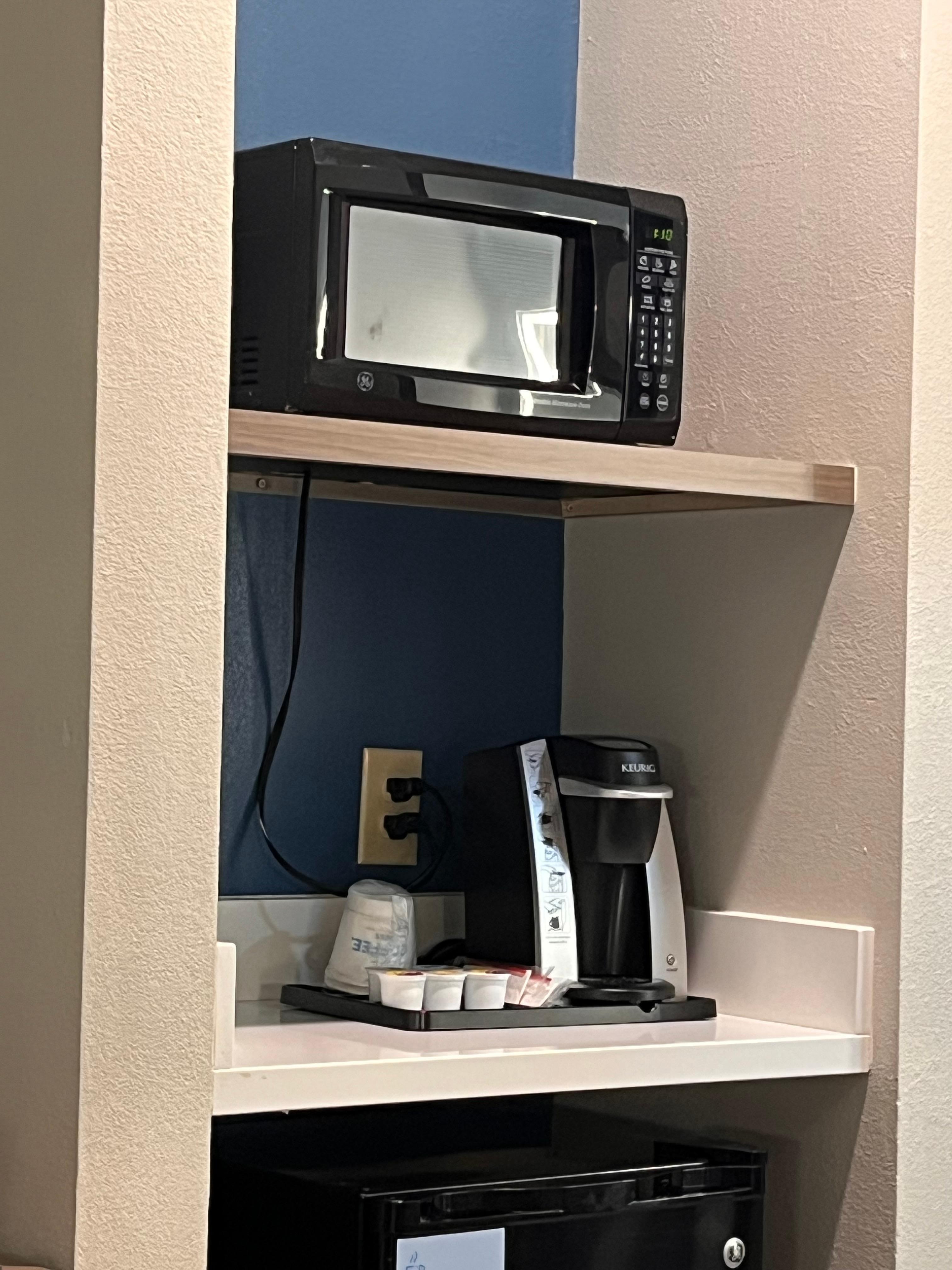 Microwave / refrigerator