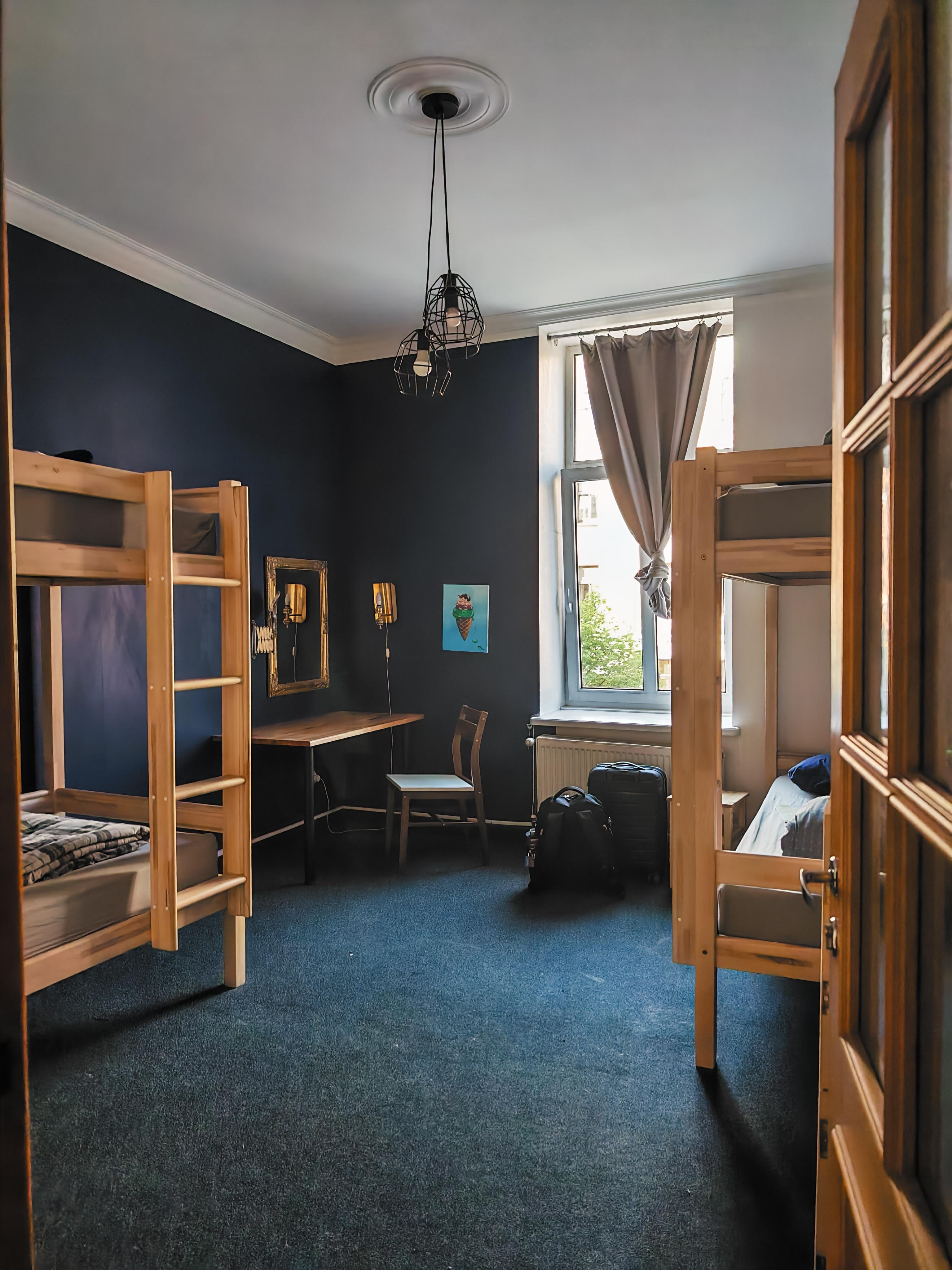 4 people room