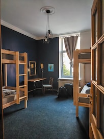 4 people room