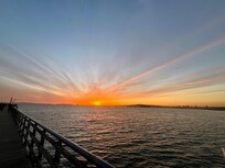 Beautiful sunsets a couple minute walk - 4 blocks to the pier.