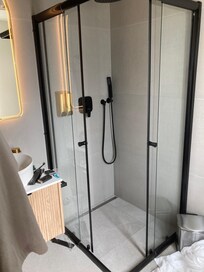 Very tiny shower booth without shampoo and body wash