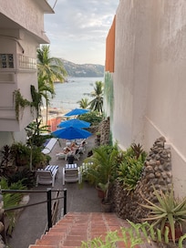 17 steps down to the pool