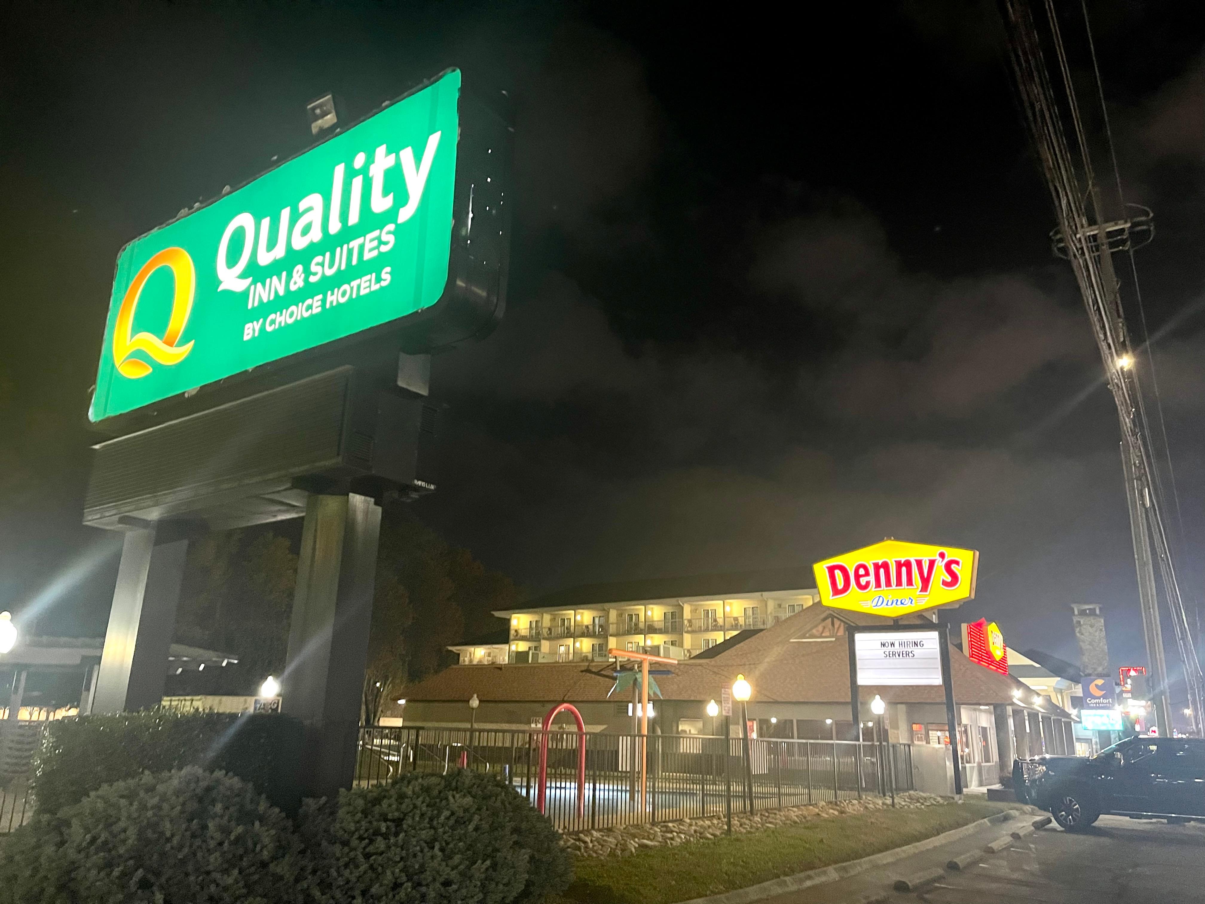  Convenient walking distance to local restaurants. 