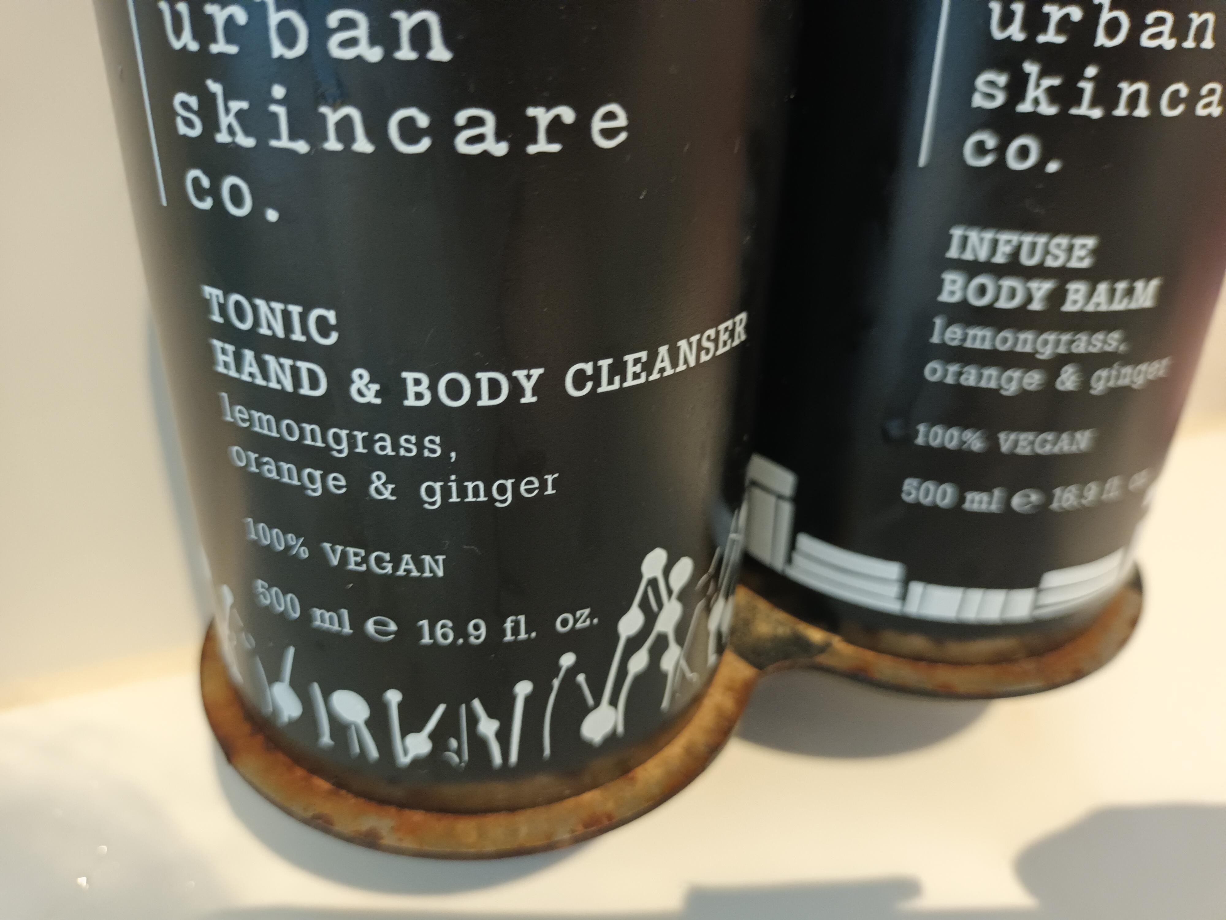 Portes savons pas nettoyés durant tout notre séjour 