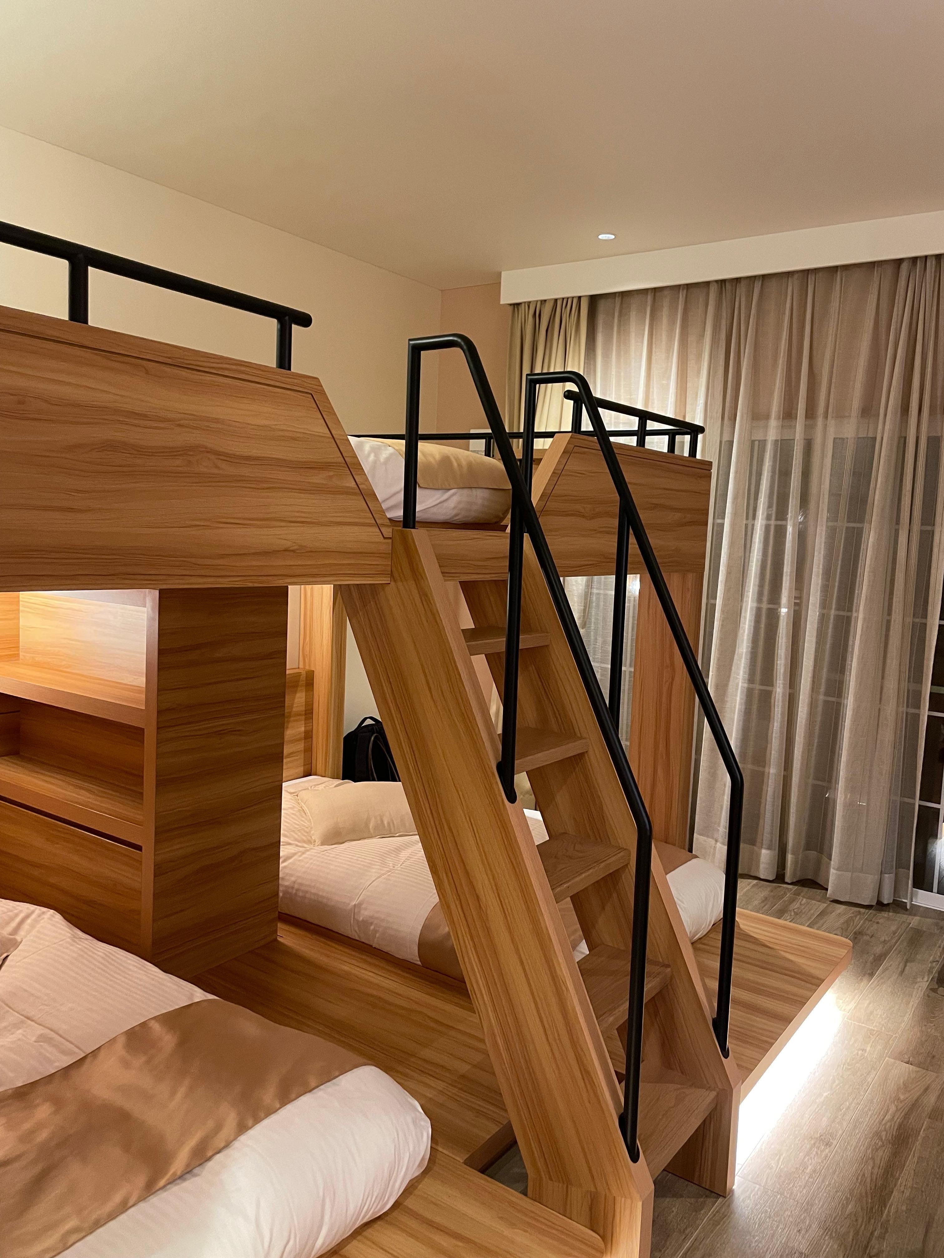 上は広々としたダブルでした。