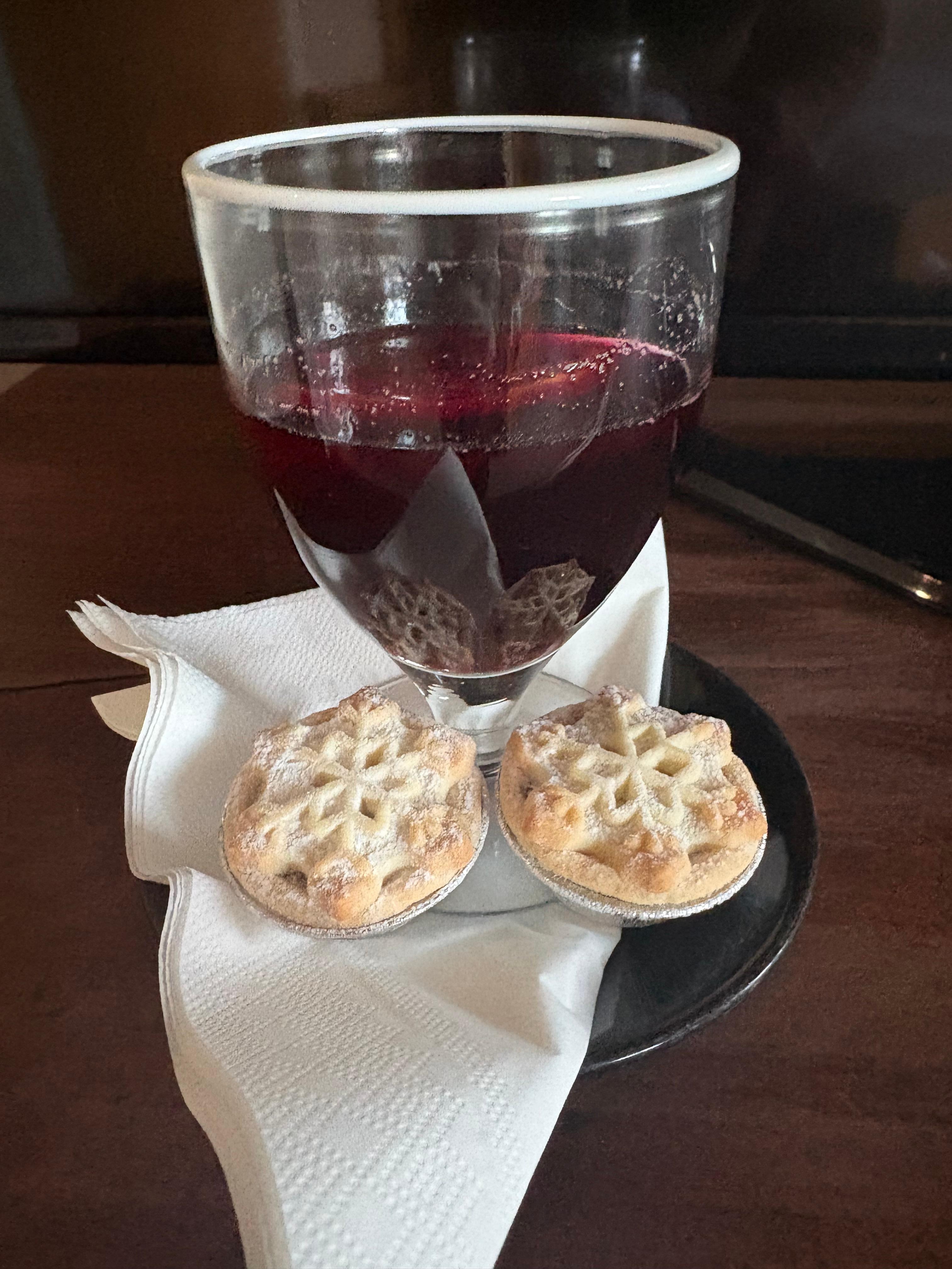 Mulled wine and mince pies on arrival!