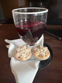 Mulled wine and mince pies on arrival!