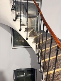 Unsafe Stairs & railings