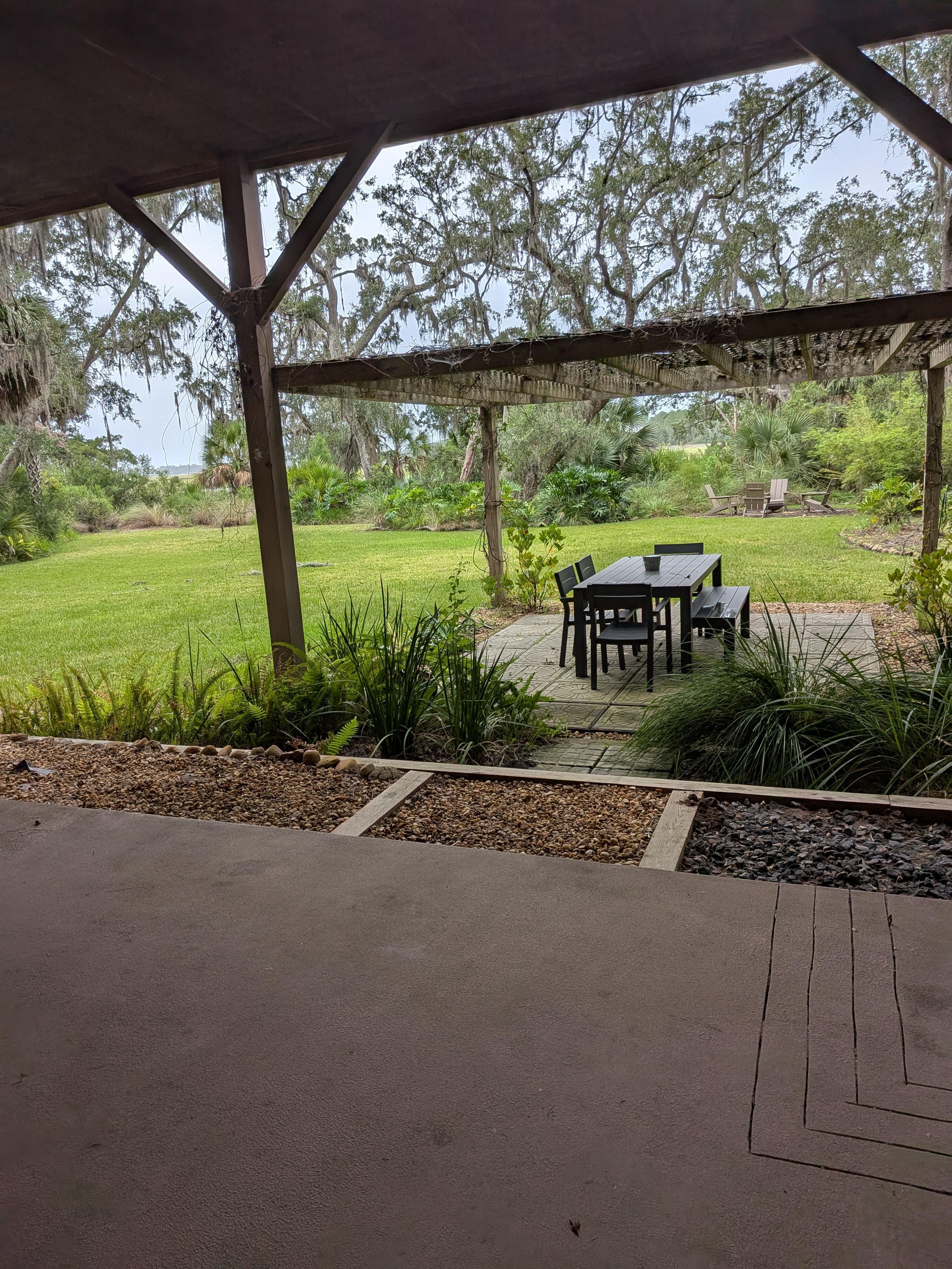 Beautiful outside dining area and fire pit 