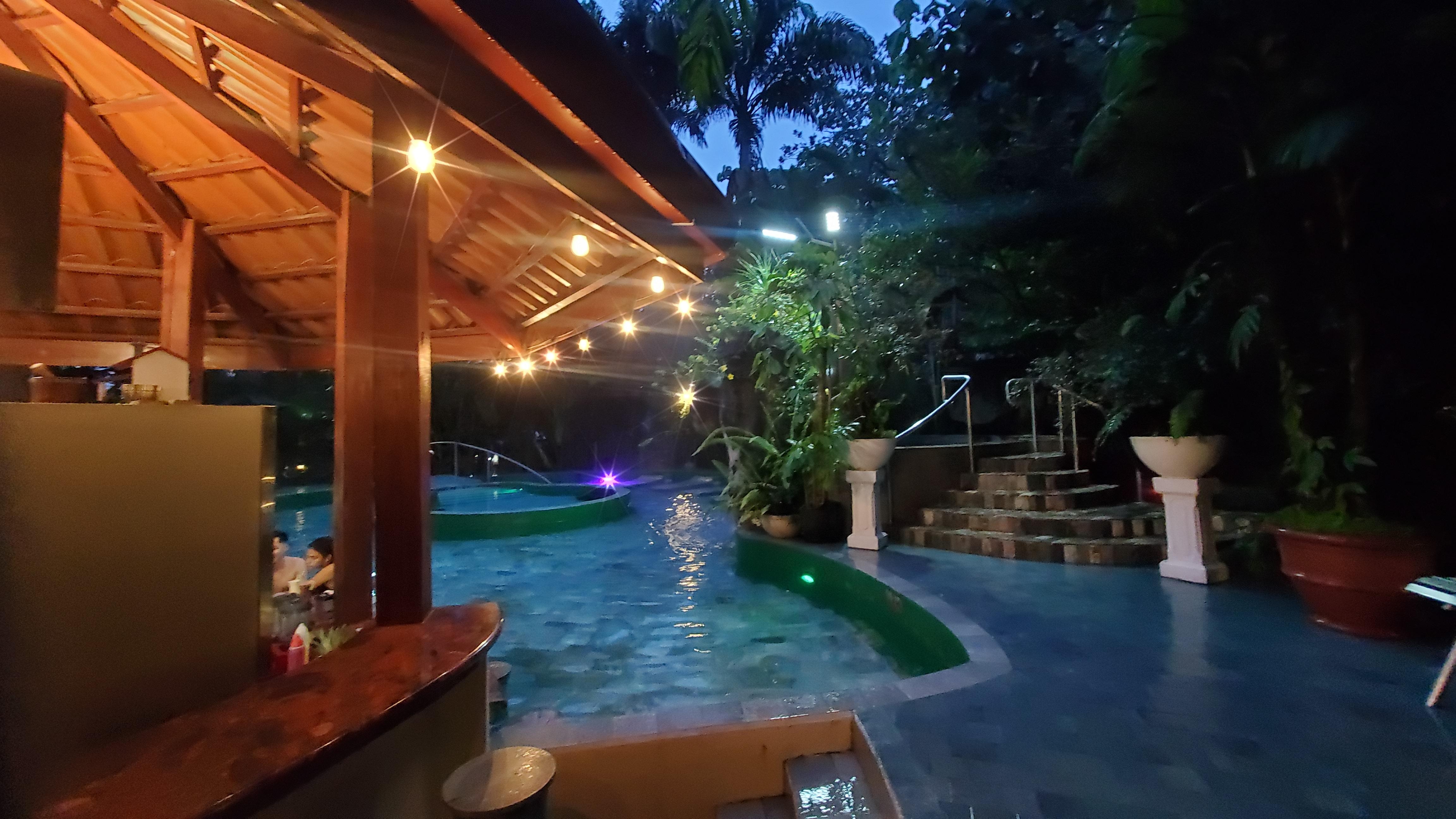Pool bar