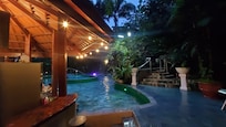 Pool bar