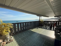 Rum på våning 4 med panoramautsikt över havet.