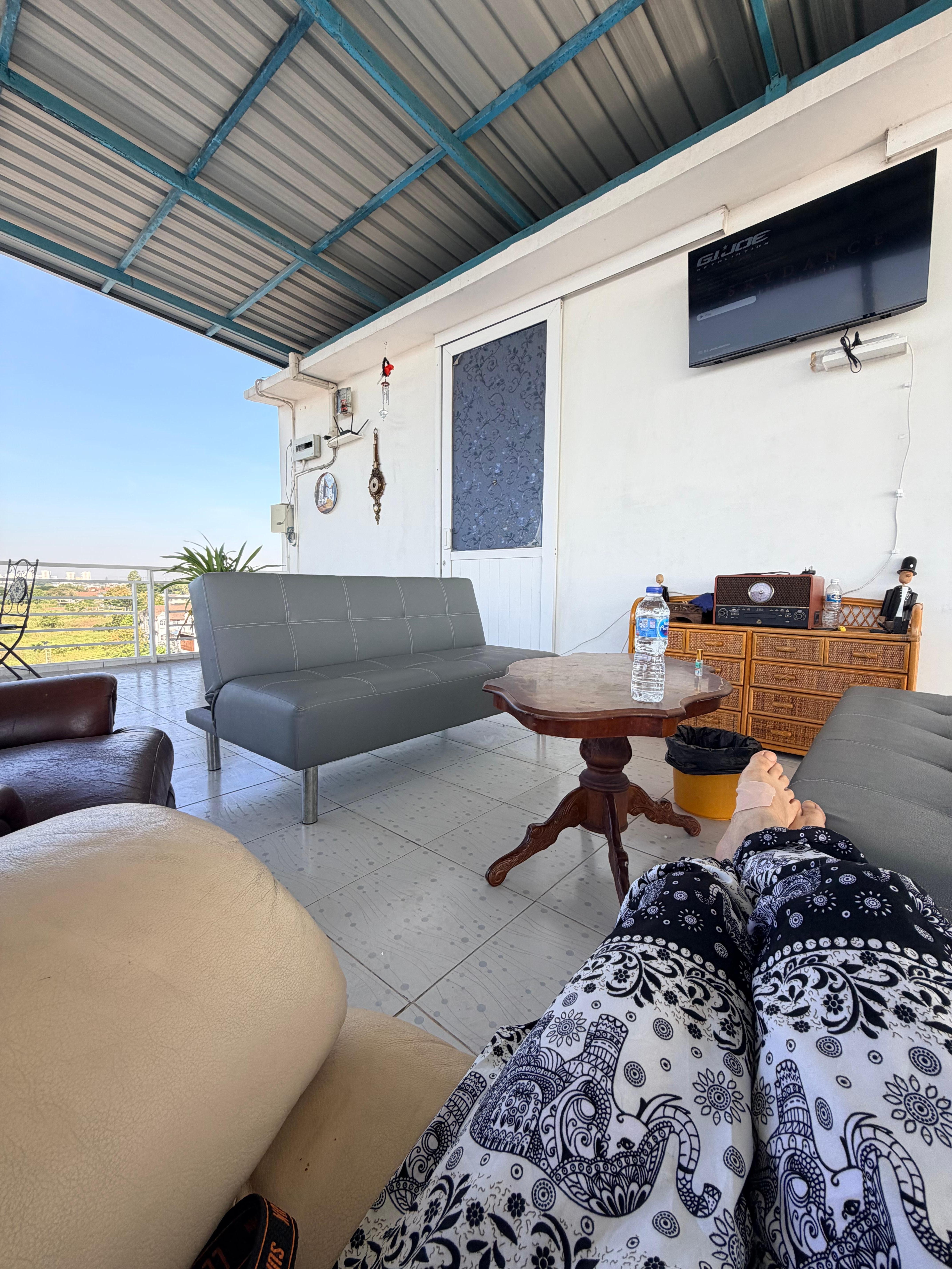 落ち着きすぎるテラスは何時間でもくつろげます。
