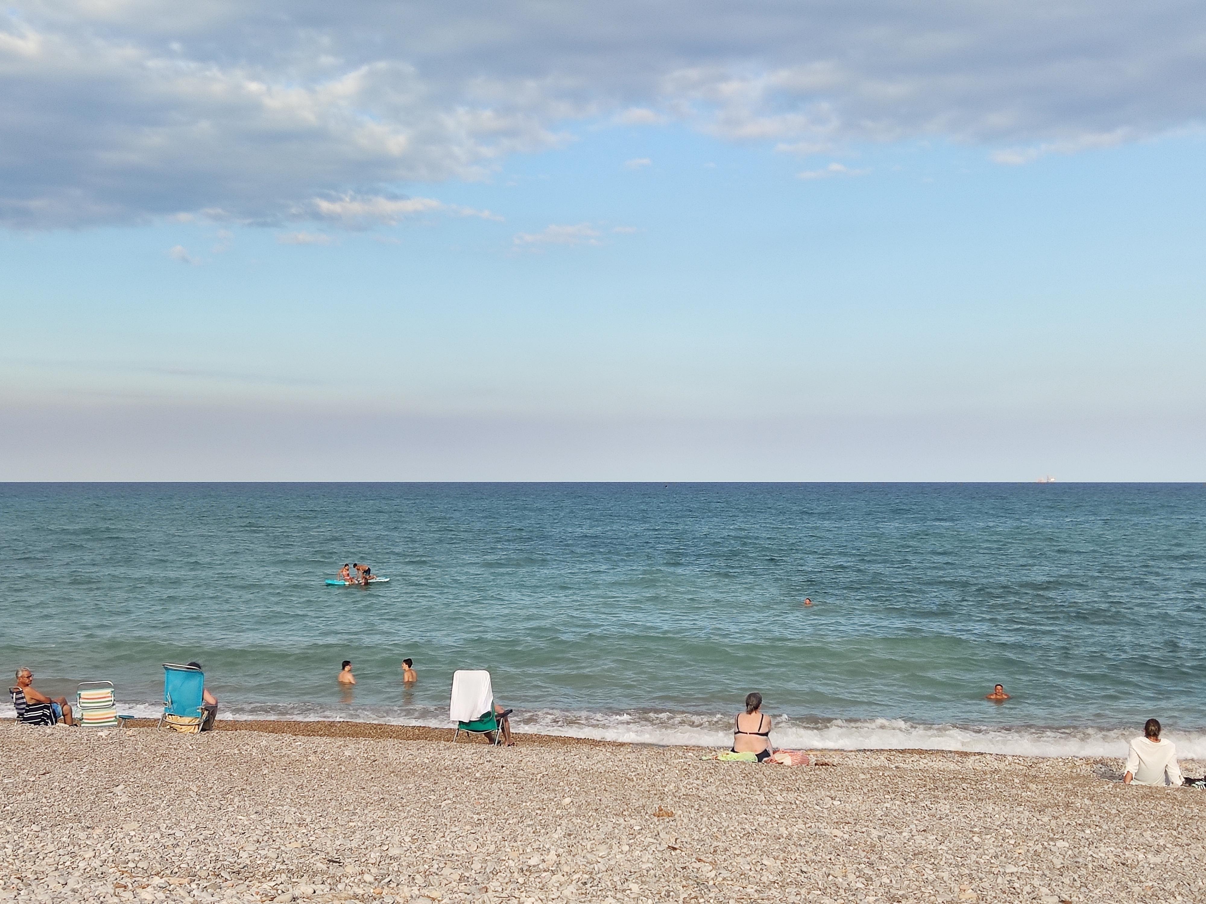Playa justo enfrente del recinto