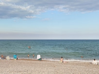 Playa justo enfrente del recinto