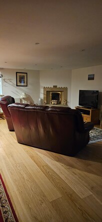 Very spacious living room