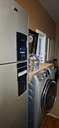 Nice washer/dryer with supplies!!