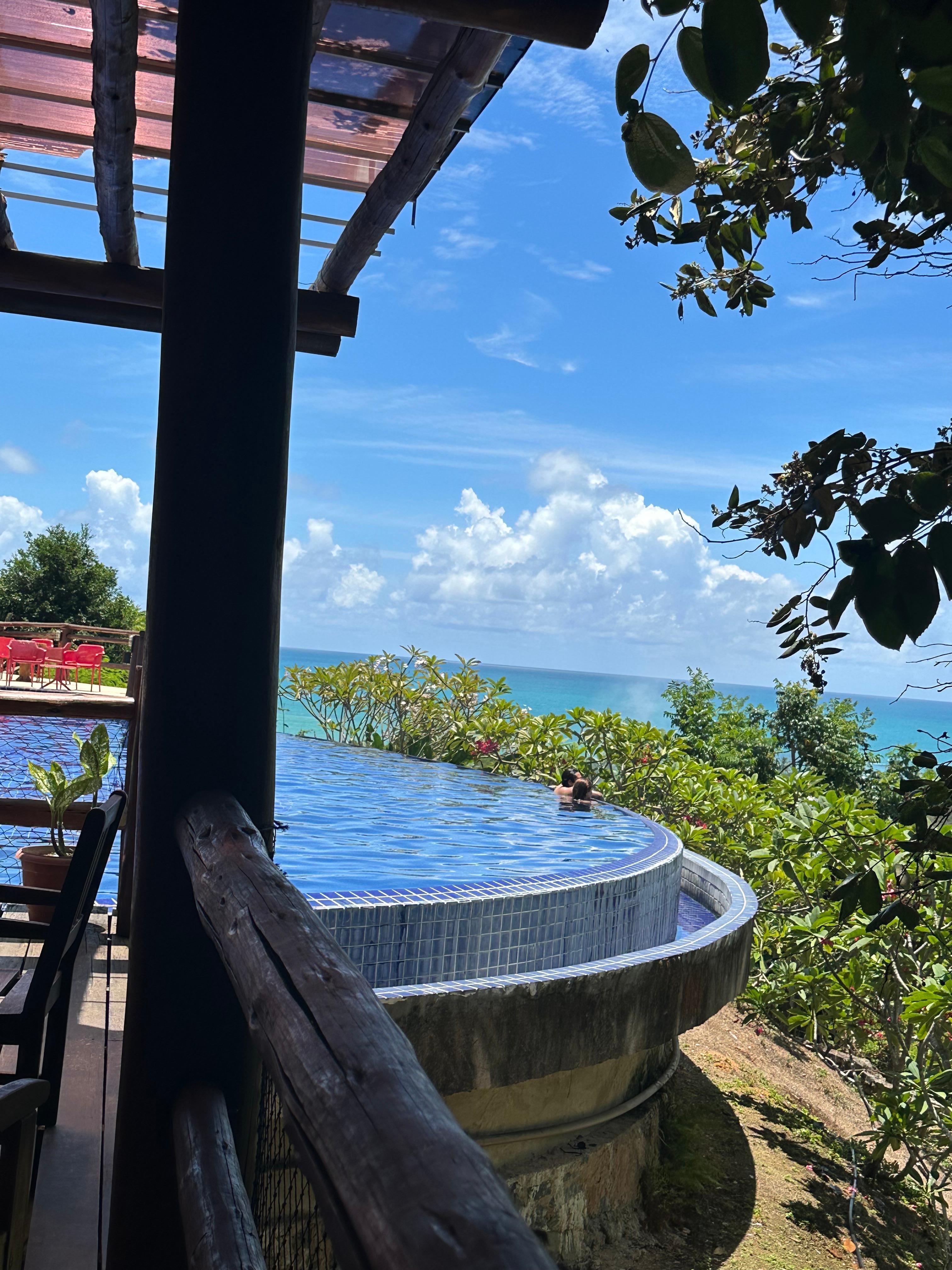 Café da manhã com essa visão maravilhosa.