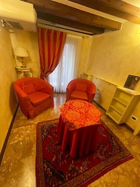 Sitting area in the room, when you first walk in.