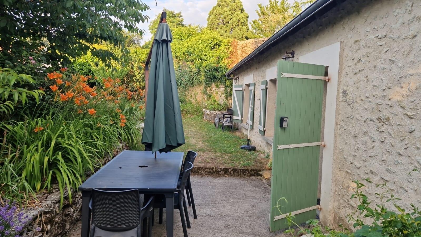 Outdoor sitting area