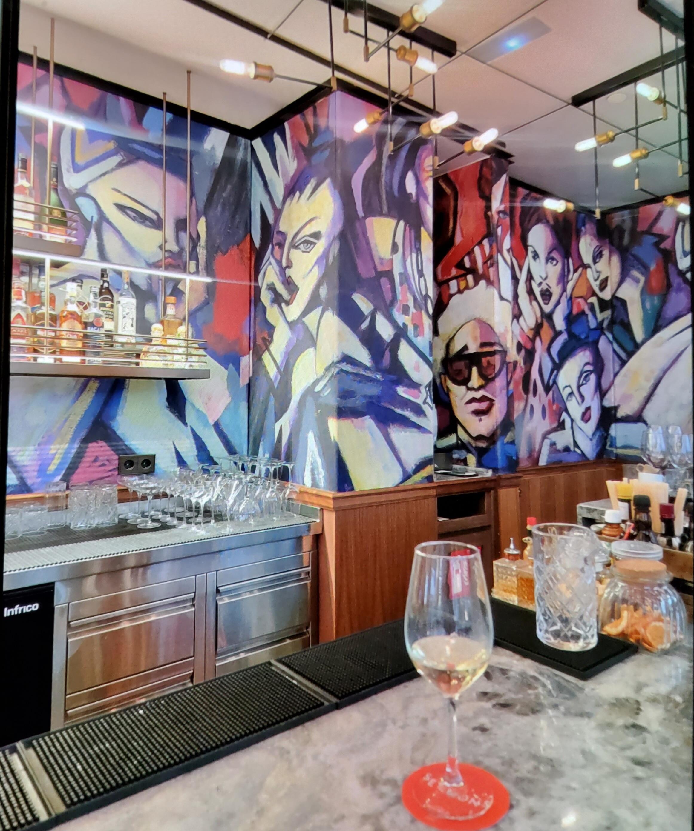 Lobby bar