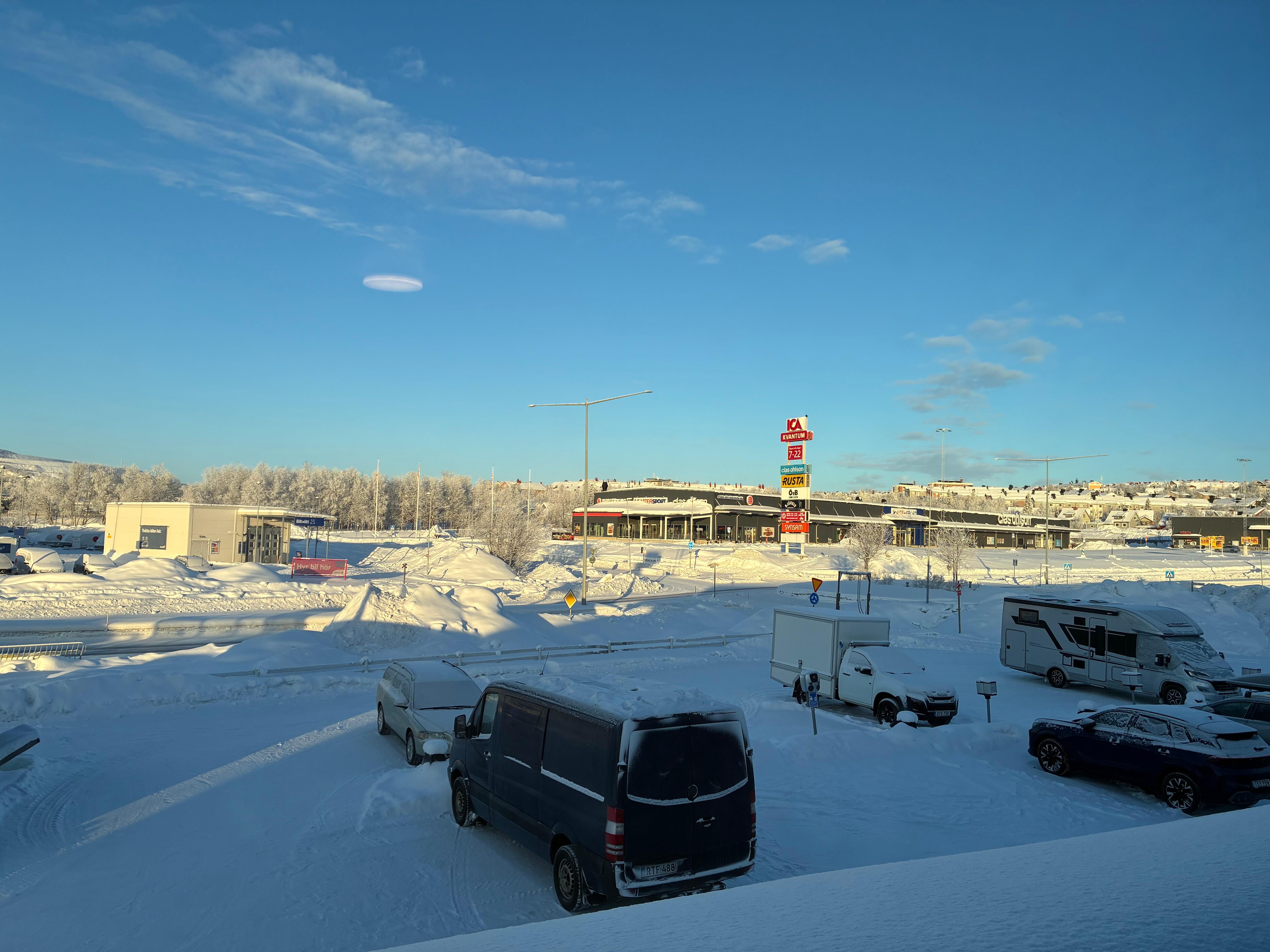 ホテル前にバス停があり便利