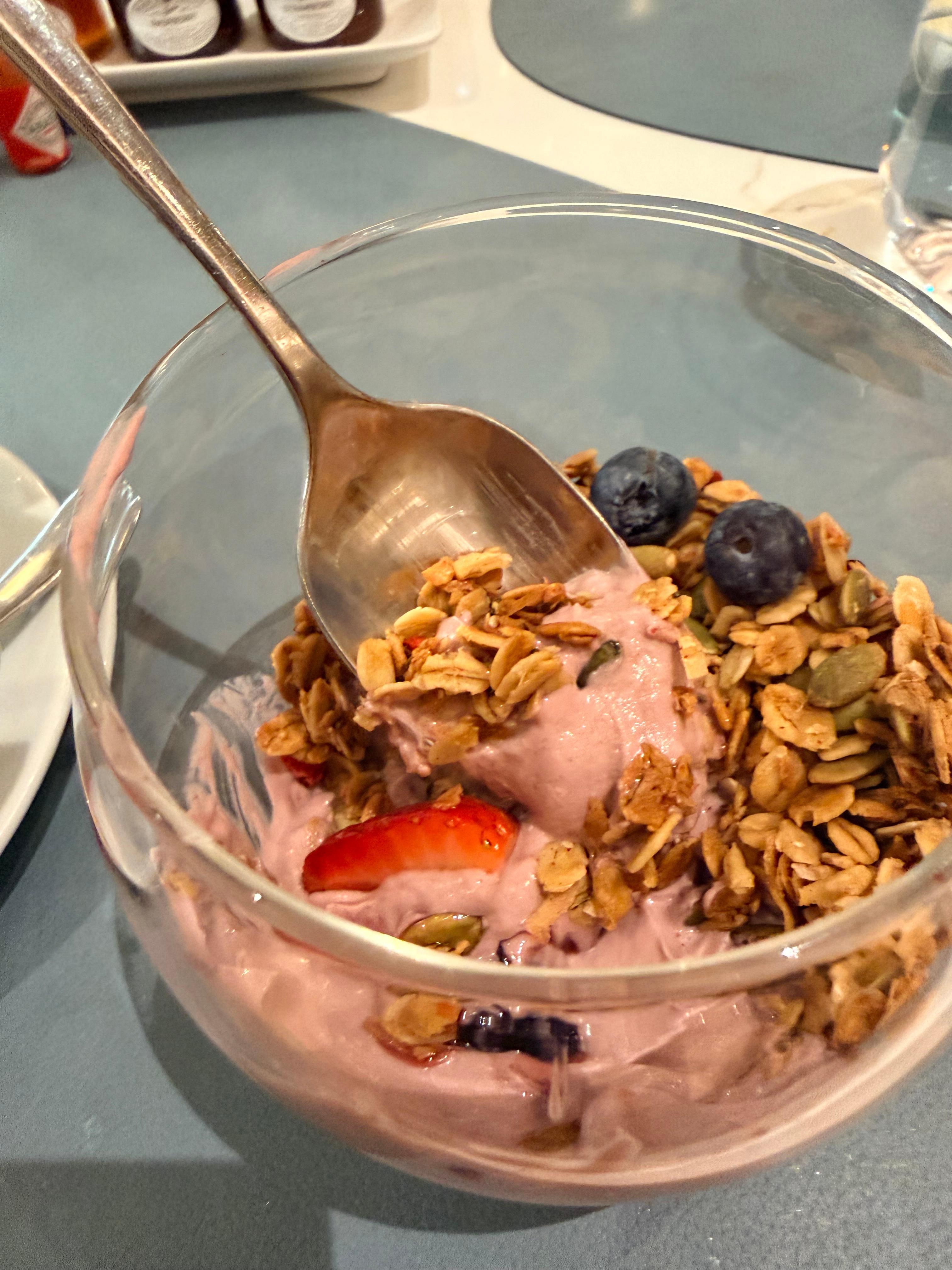 Breakfast parfait with fresh fruit 