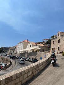 The view walking from the street to the apartment