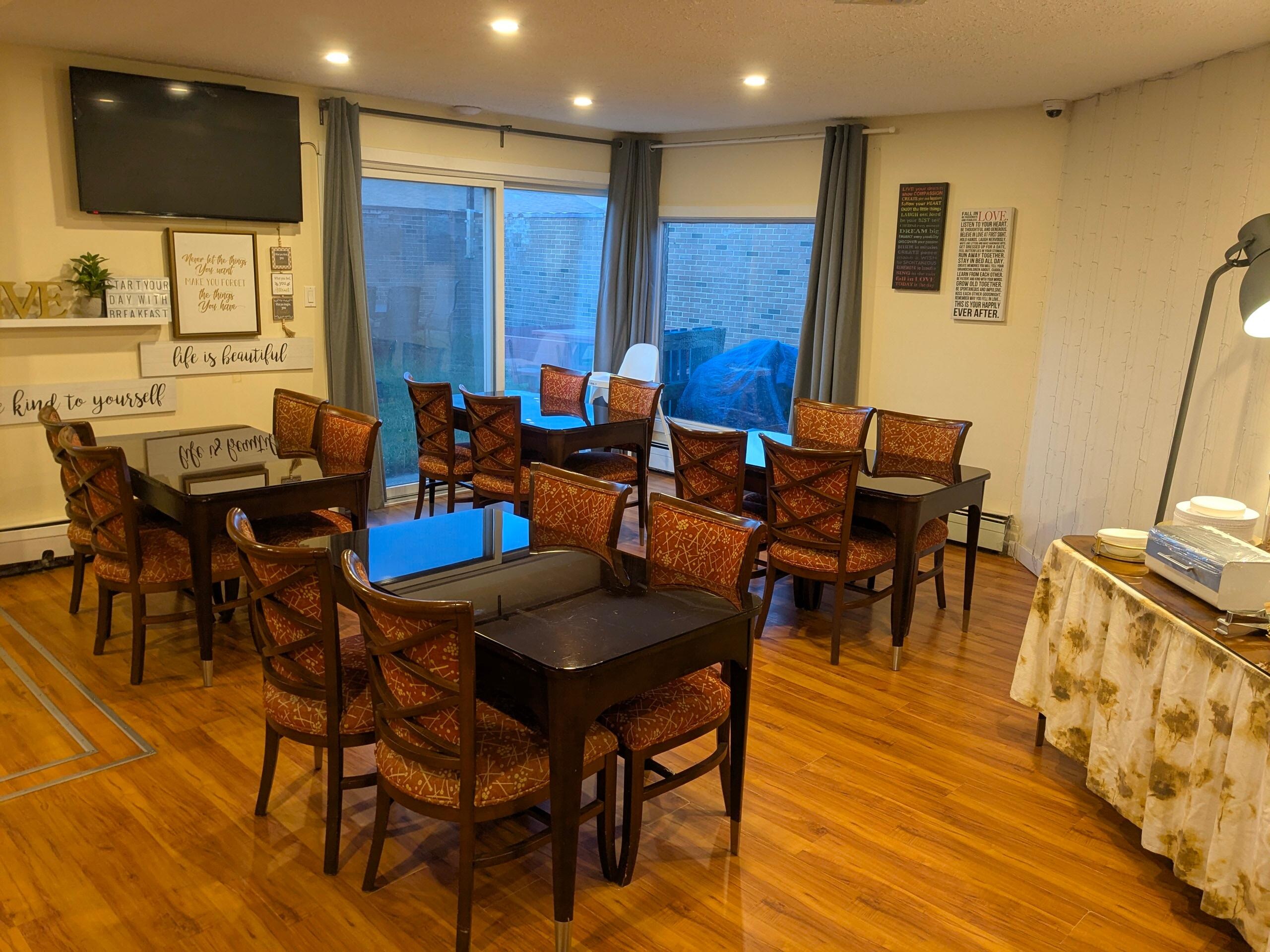 Breakfast room 1