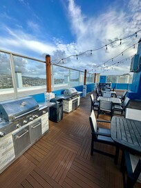 Free BBQ grills. Bring your own seasoning, utensils, and aluminum foil.