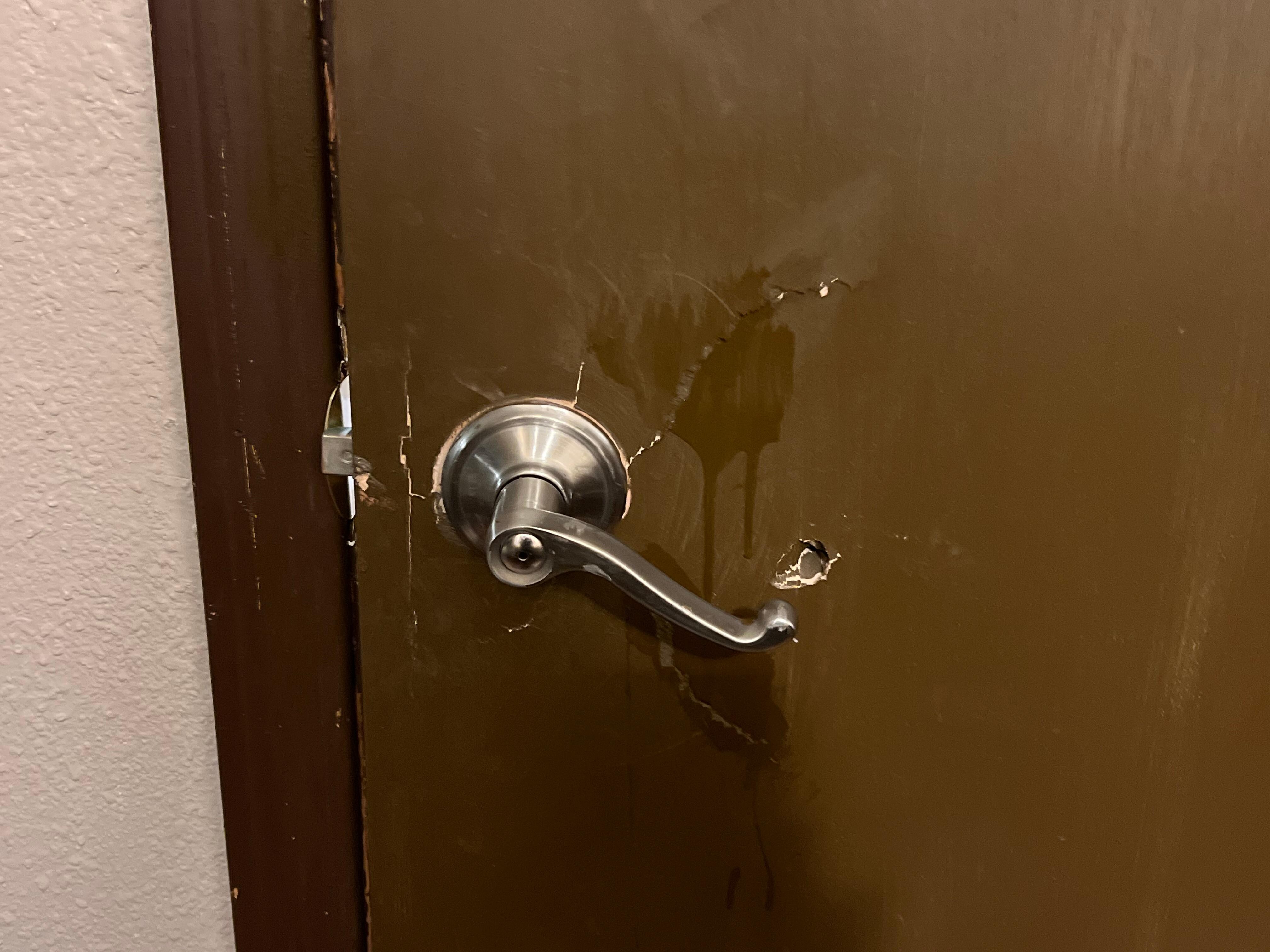 Broken bathroom handle 