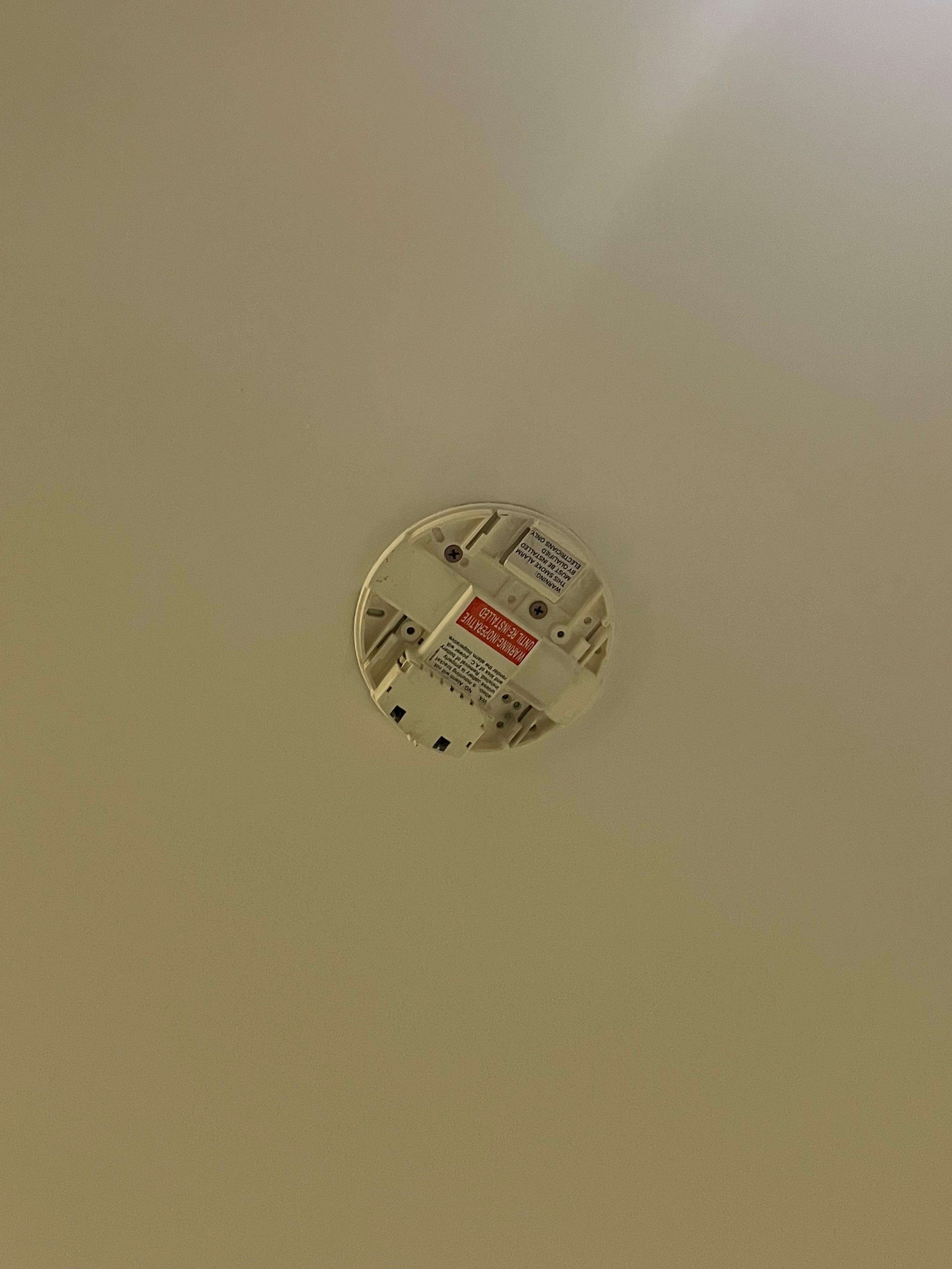 No smoke detector