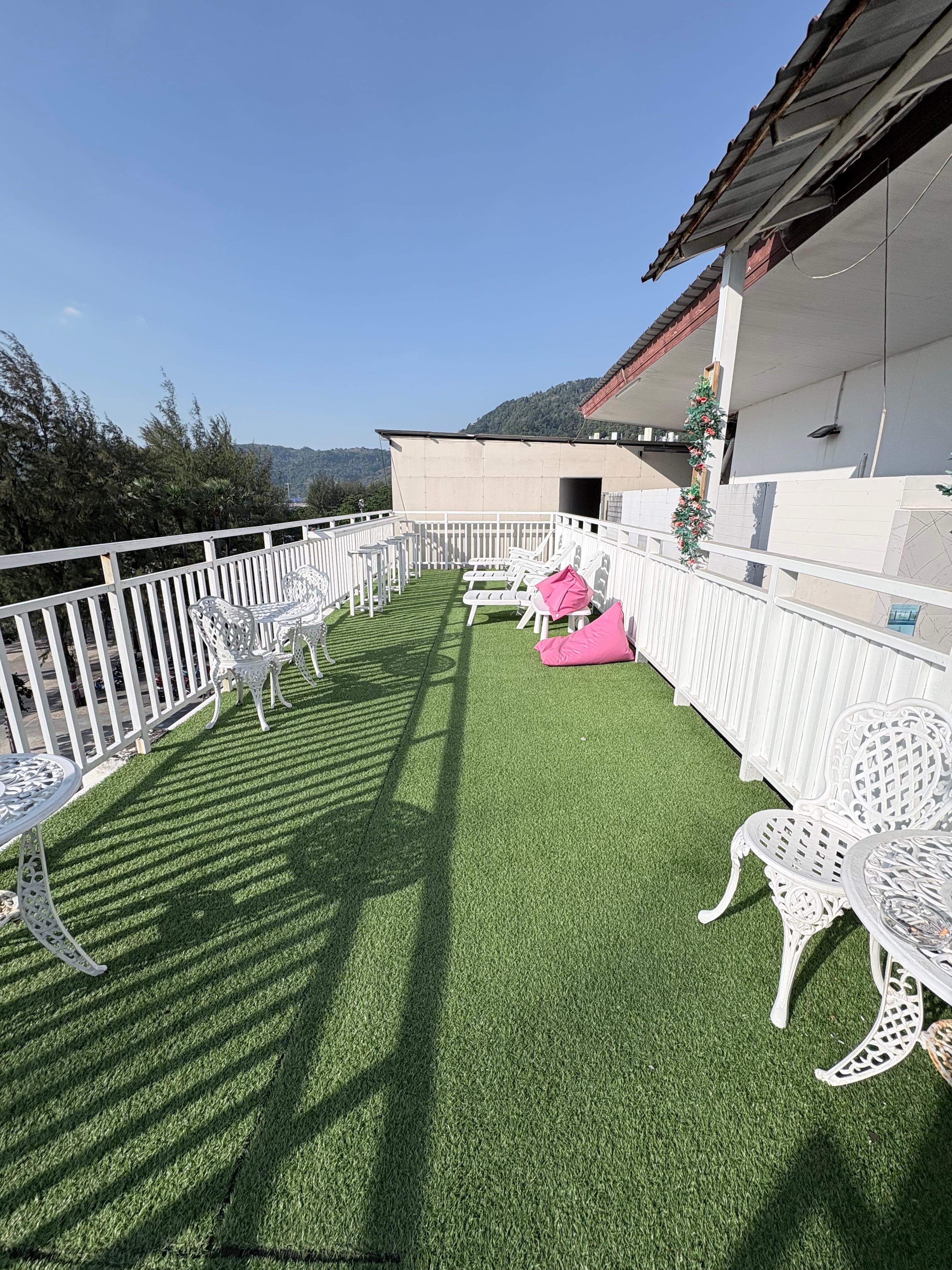 Rooftop smoking spot 